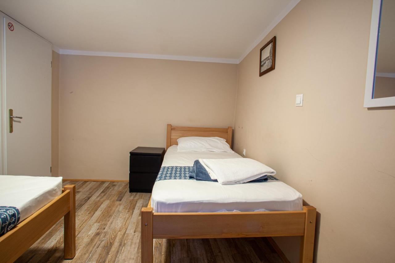 Hostel Adriatic Piran (Adults Only) ภายนอก รูปภาพ