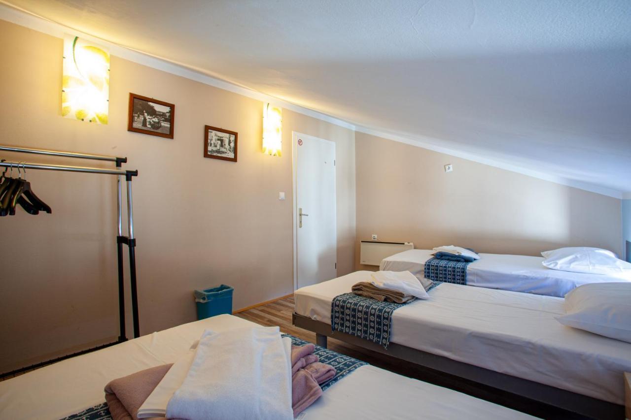 Hostel Adriatic Piran (Adults Only) ภายนอก รูปภาพ