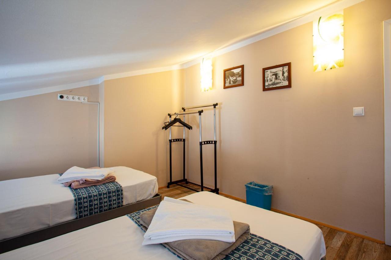 Hostel Adriatic Piran (Adults Only) ภายนอก รูปภาพ