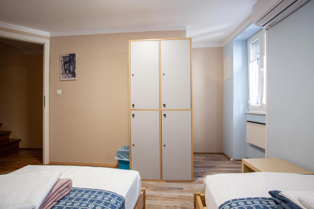 Hostel Adriatic Piran (Adults Only) ภายนอก รูปภาพ