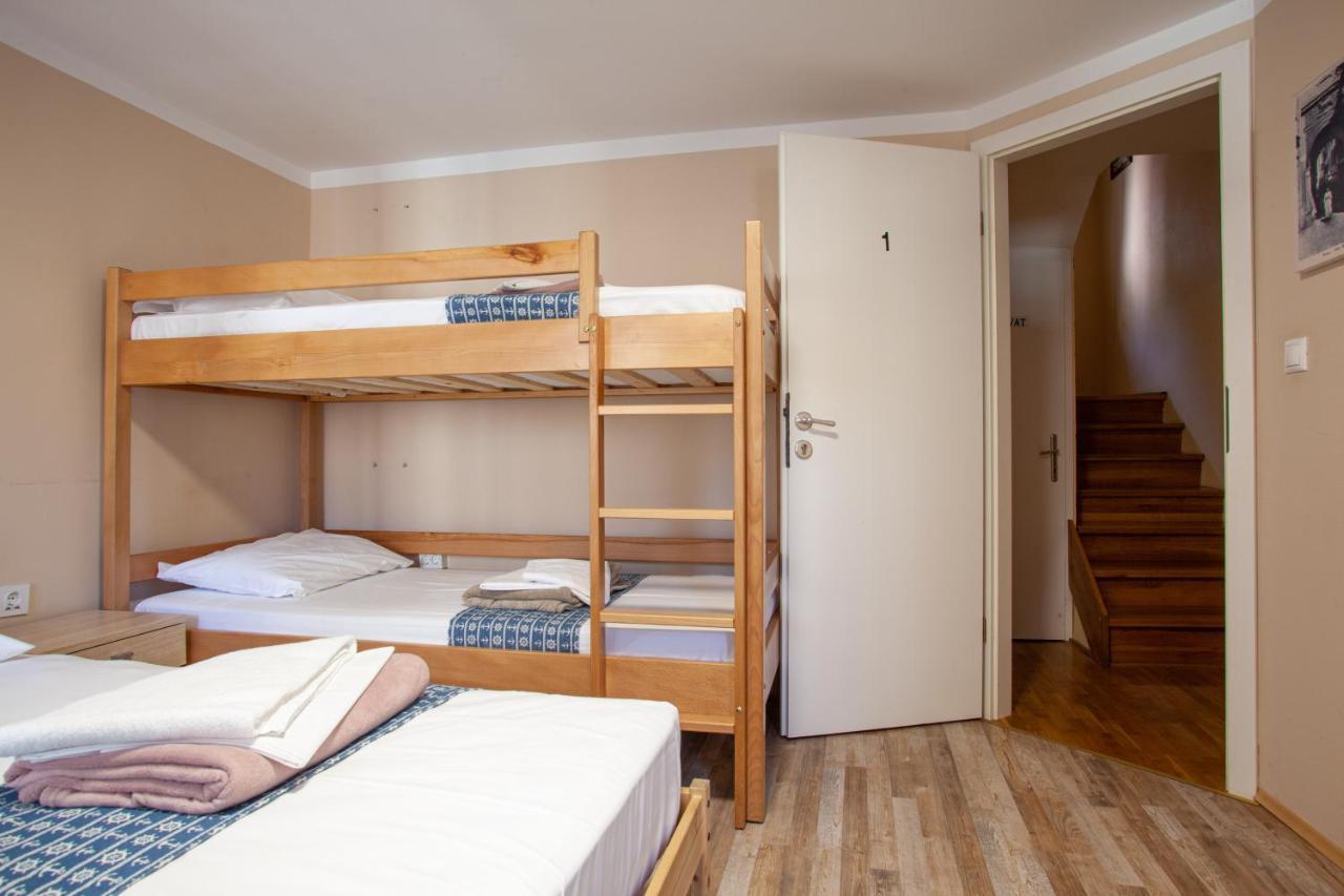 Hostel Adriatic Piran (Adults Only) ภายนอก รูปภาพ