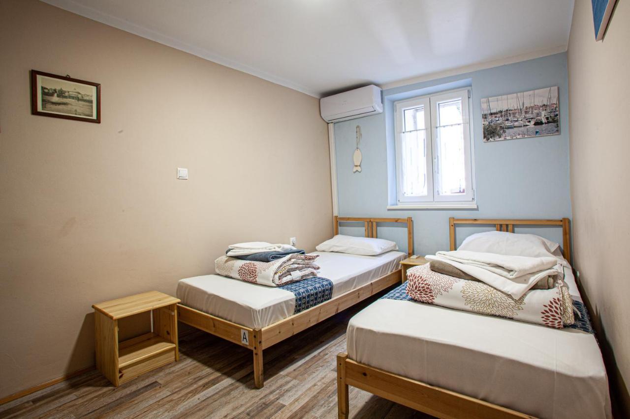 Hostel Adriatic Piran (Adults Only) ภายนอก รูปภาพ