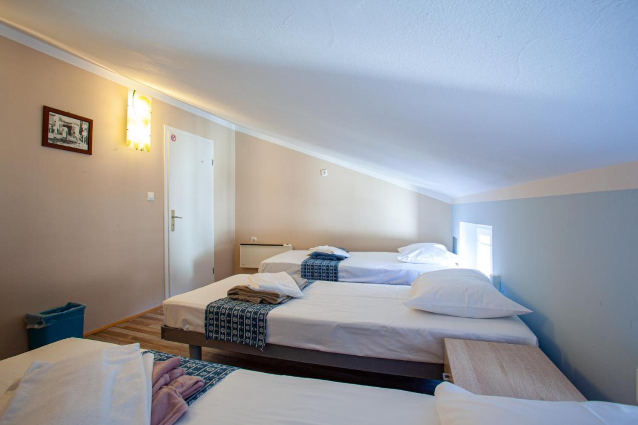 Hostel Adriatic Piran (Adults Only) ภายนอก รูปภาพ