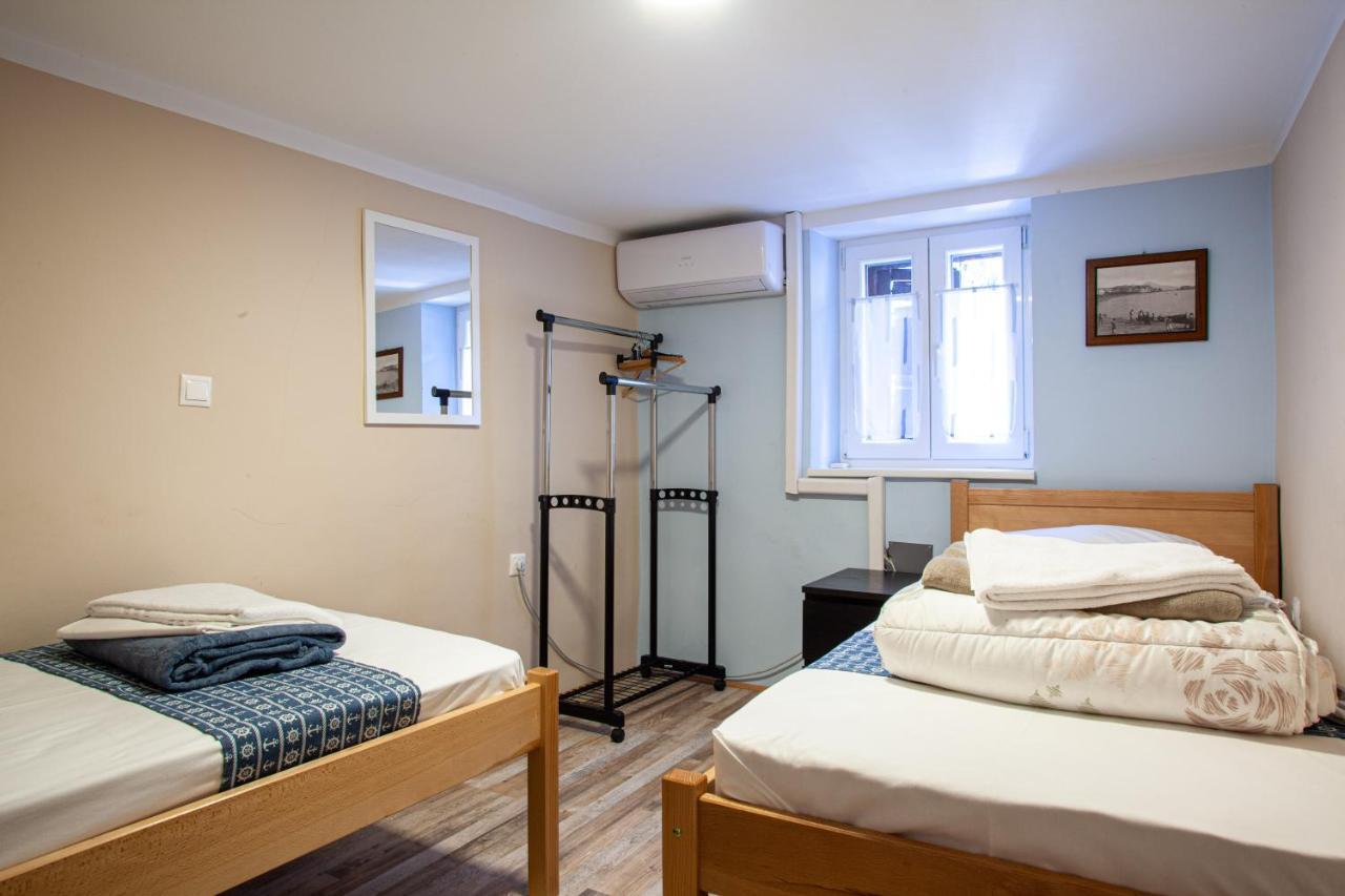 Hostel Adriatic Piran (Adults Only) ภายนอก รูปภาพ